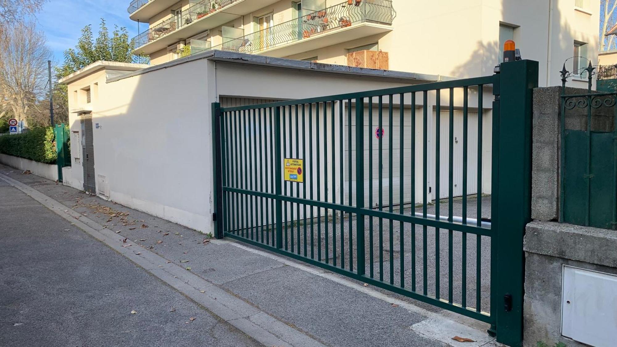 Au Calme De L'Iris - Clim - Garage - Wifi - Tramway Apartment Avignon Bagian luar foto