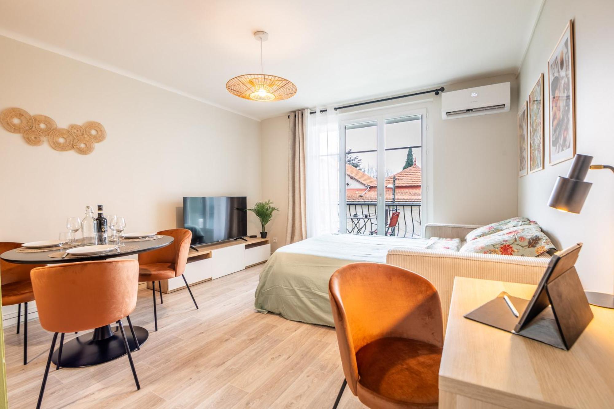 Au Calme De L'Iris - Clim - Garage - Wifi - Tramway Apartment Avignon Bagian luar foto